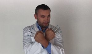 Пластический хирург Саратовцев рассказал, как оперировать без крови