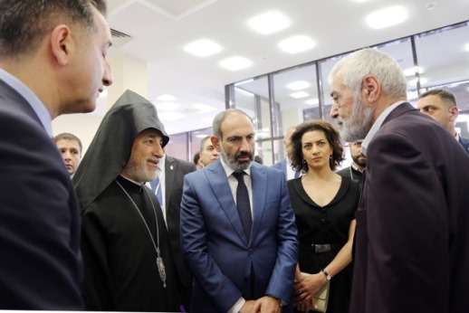 Архиепископ Езрас Нерсисян благословил открытие гимназии им. Святого Григора Нарекаци