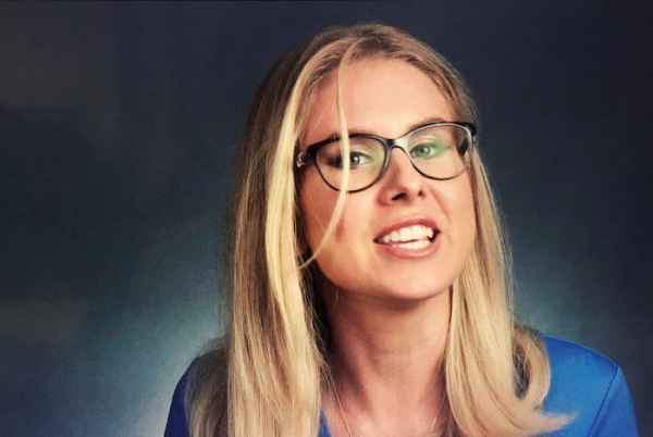 Опоздавшая на встречу с избирателями Соболь нахамила журналистам и прикрылась волонтерами