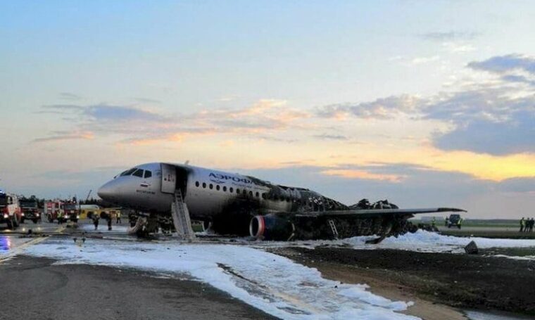 МАК: пилоты сгоревшего SSJ100 действовали по инструкции