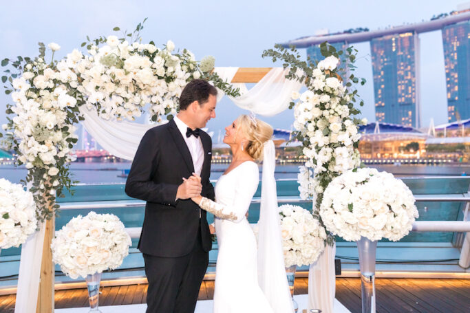 «Подготовка к свадьбе длилась всего пять месяцев»: как Сингапур стал символом семейного счастья для русской бизнес-леди и испанского топ-менеджера