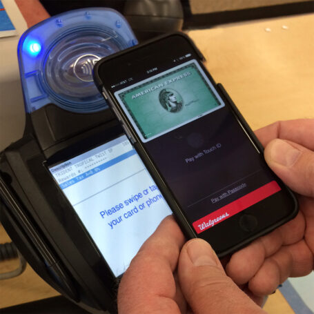 В Зимбабве хотят ввести легальный аналог ApplePay для криптовалюты