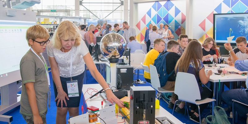 На сайте Mos.ru показали открытие Московского международного форума «Город образования»