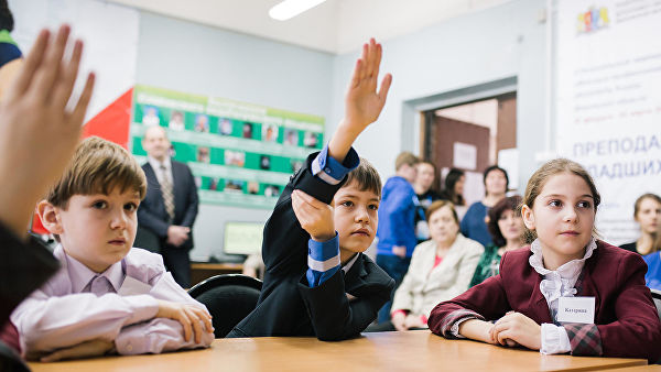«Подсматривать» за опытом региональных школ предложил педагогам Москвы Исаак Калина
