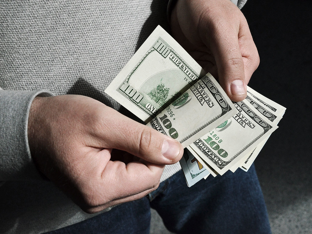 Россия последовательно избавляется от долларов