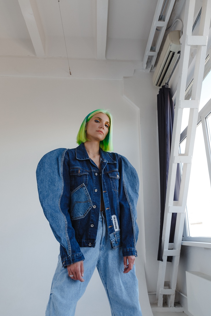 Дизайнер и основатель sustainable fashion бренда Ecoolska Ольга Сказкина проведёт 27 ноября благотворительный онлайн-аукцион