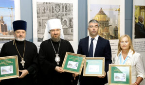 В Храме Христа Спасителя открылась выставка в честь Юрия Лужкова и прошла церемония гашения марки